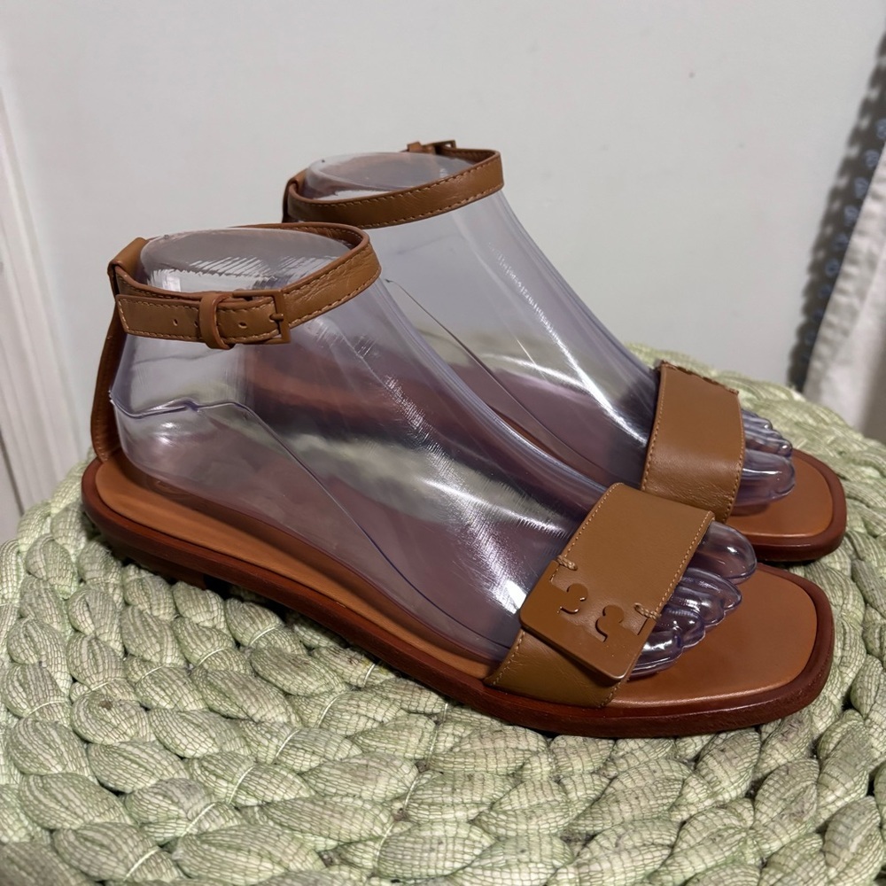 NEW Tory Burch Gabrielle Brown Leather Ankle Strap Flat Sandals Size 8 - Picture 2 of 11